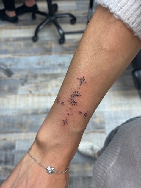 Sky Full Of Stars Tattoo, Stars Tattoo, Accessory Inspo, Sky Full Of Stars, Classy Tattoos, Sky Full, Star Tattoos, Simplistic Tattoos, Tattoo Inspo