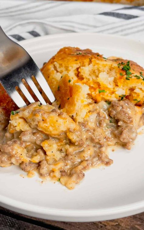 Beef Cobbler, Hamburger Potato Soup, Biscuit Casserole, Cheesy Ground Beef, Burger Side Dishes, Beef Recipe Instant Pot, Ground Beef Casserole Recipes, Chicken Alfredo Recipes, Ground Meat Recipes