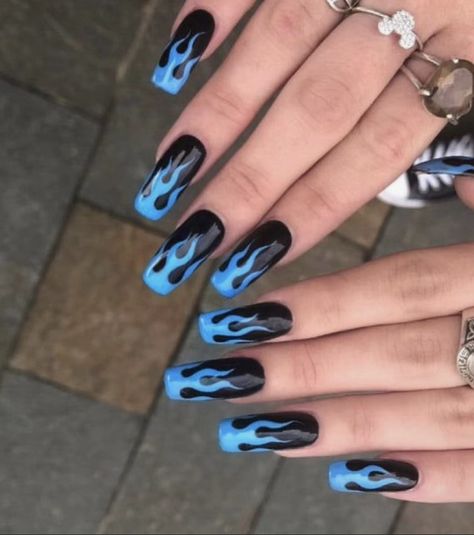 Black And Blue Nails, Neon Blue Nails, Nails Acrylic Designs, Nail Art Bleu, Flame Nail Art, Nails Designer, Style Salon, Black Acrylic Nails, Punk Nails