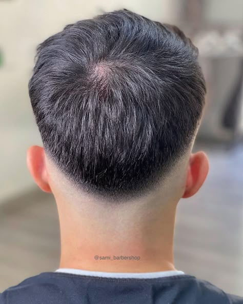 Mid Fade V Cut, Back Hair Design, Tamper Fade, Best Men Haircut, Texture Low Fade, Low Fade Redondo, Low Fade En V, Men Haircut Ideas, Men Haircut Undercut