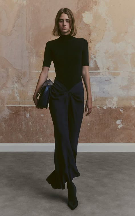 Viktoria Beckham, Victoria Beckham Fashion, Beckham Fashion, Resort 2024 Collection, Victoria Beckham Collection, Victoria Beckham Dress, Turtleneck Midi Dress, Victoria Beckham Style, Looks Black