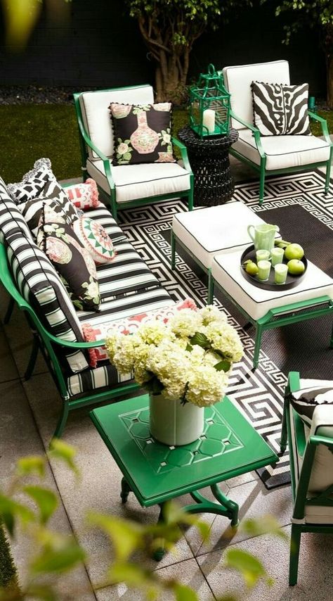 Chinoiserie Chic: Chinoiserie Outdoors Outdoor Seating Area, Summer Patio, Chinoiserie Chic, Ottoman Set, White Rooms, Outdoor Patio Decor, Perfect Garden, Patio Area, Patio Furniture Sets