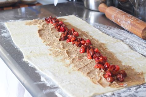 Cherry Kringle Recipe, Raspberry Kringle Recipe, Almond Danish Recipe, Kringle Pastry, Easy Danish, Kringle Recipe, Almond Pastry, Puff Pastry Desserts, Easy Puff Pastry