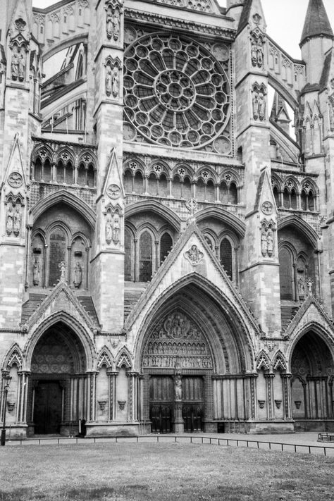 1960 London, Westminster Cathedral, Westminster Abbey London, William And Catherine, London Postcard, Prince William And Catherine, Church Architecture, Catherine Middleton, Princess Margaret