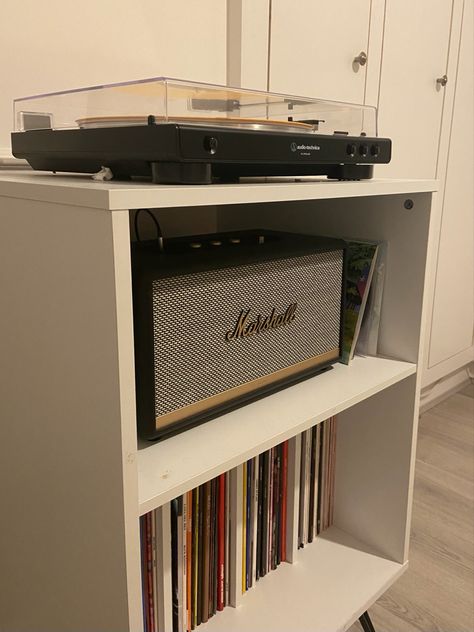 Record Player Table White, Small Record Player Table, Record Player Table Decor, Vinyl Record Player Setup, Record Player In Bedroom, Vinyl Shelf Aesthetic, Record Player Setup Aesthetic, Vinyl Set Up, Record Player Setup Bedroom