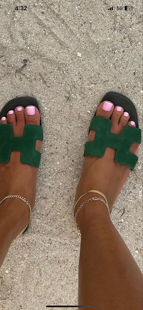 April Pedicure Ideas, Spring Pedicure Colors, Spring Pedicure Ideas, Green Toe Nails, Pink Pedicure, Spring Pedicure, Summer Pedicure, Pedicure Colors, Summer Toe Nails