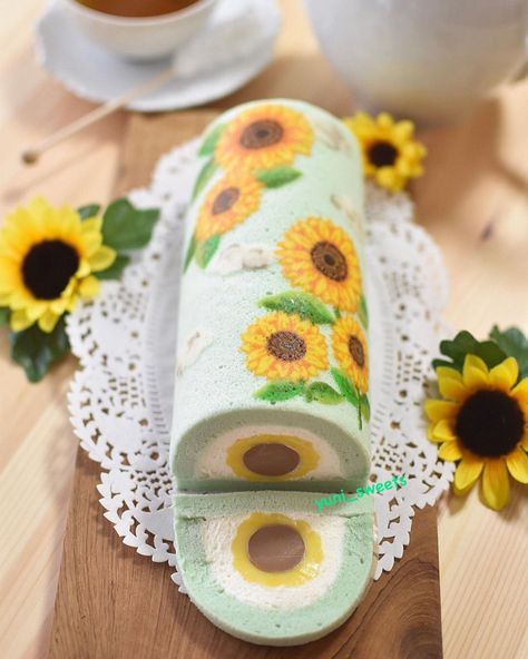 Sunflower Jelly, Deco Roll Cake, Christmas Cookie Bouquet, Decorated Cake Roll, Milk Mousse, Blueberry Mousse, Swiss Roll Cakes, Roll Cakes, Cake Pattern