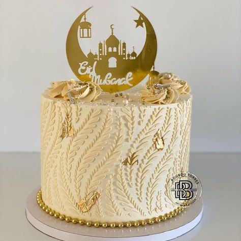 Eid Mubarak Cake Ideas, Ramadan Cake Design, Eid Cake Design, Eid Cake Ideas, Eid Cake Decoration, Umrah Cake, Ramadan Mubarak Cake, Eid Preparation, Eid Cakes