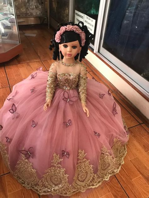 Quince Doll, Vestido Color Lila, Quinceanera Pink, Quinceañera Ideas, Pink Quince, Quinceanera Dresses Gold, Quinceanera Planning, Mexican Birthday, Pretty Quinceanera Dresses