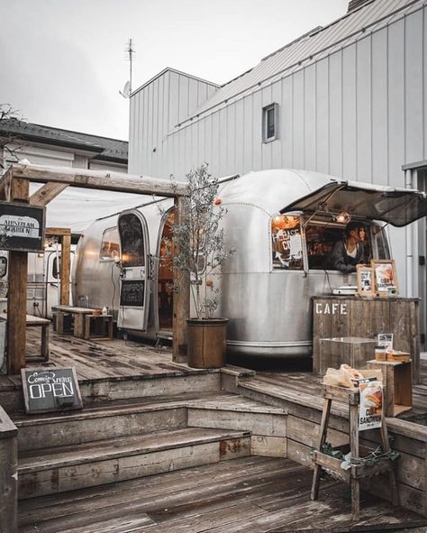 Coffee The Airstream Garden 👀. Tokyo, Japan 🇯🇵. 📷 @hasinghaa •⠀ •⠀ •⠀ •⠀ •⠀ •⠀ #designrestaurants #designrestaurants_tokyo… Airstream Coffee Trailer, Airstream Restaurant, Airstream Coffee Shop, Coffee Airstream, Airstream Boutique, Swamp Juice, Coffee Caravan, Airstream Food Truck, Airstream Bar