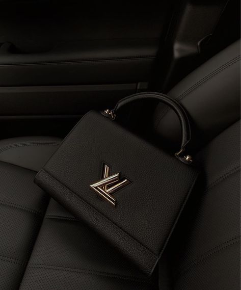 Ysl Aesthetic Black, Nails Wallpaper Aesthetic, Black Purse Aesthetic, Aesthetic Noir, Purses Aesthetic, Nails Wallpaper, Lv Capucines, Lux Fashion, Louis Vuitton Official Website