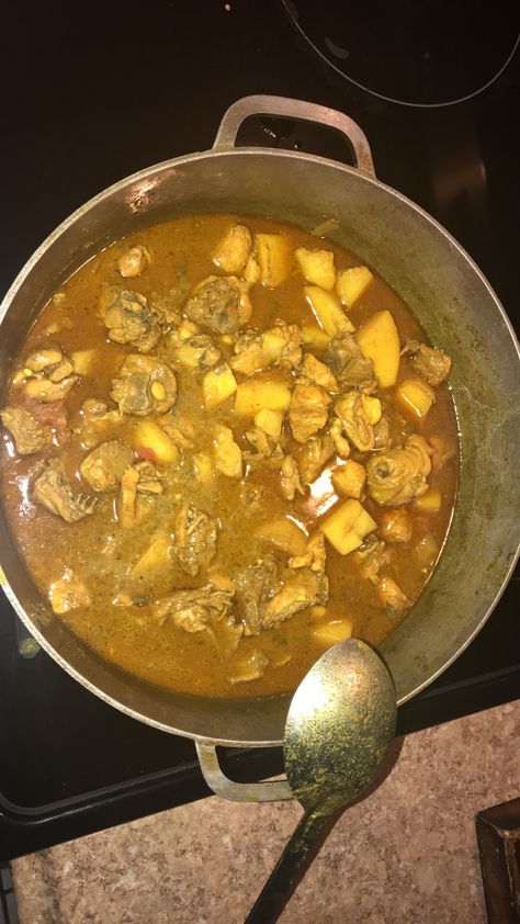 Chicken Curry With Potatoes, Curry With Potatoes, Chicken Curry, Curry Chicken, Chana Masala, Chicken, Ethnic Recipes, Pins