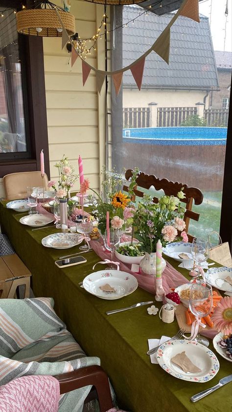 Green Garden Party Decorations, Birthday Setup Ideas, Mimi Birthday, Party Ideas Birthday, 18th Birthday Party Themes, 17th Birthday Ideas, Birthday Dinner Party, Garden Party Birthday, Summer Garden Party