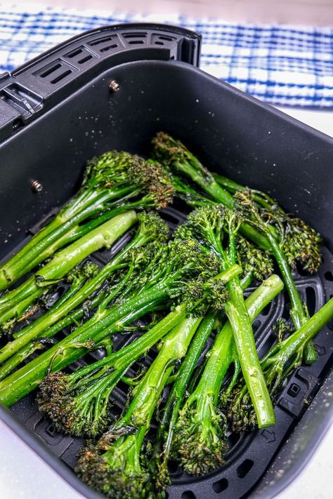 Brocollini Recipes, Broccoli In Air Fryer, How To Cook Broccolini, Brocolini Recipes, Baby Broccoli Recipe, Air Fryer Broccoli, Baby Broccoli, Broccolini Recipe, Cooks Air Fryer