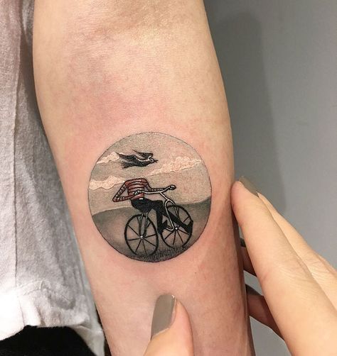 Circular Tattoo Designs, Circular Tattoo, Round Tattoo, Bicycle Tattoo, Circle Tattoo, Circle Tattoos, Detailed Tattoo, Little Tattoos, Small Tattoo