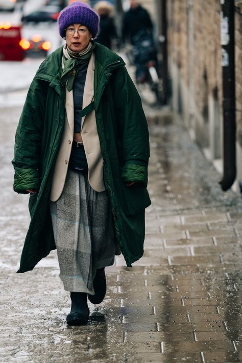 Sweden Street Style, Layering Street Style, Layered Winter Outfits, Stockholm Fashion Week, Vest Layering, Fashion Background, Stockholm Street Style, Fashion Forms, Layered Fashion