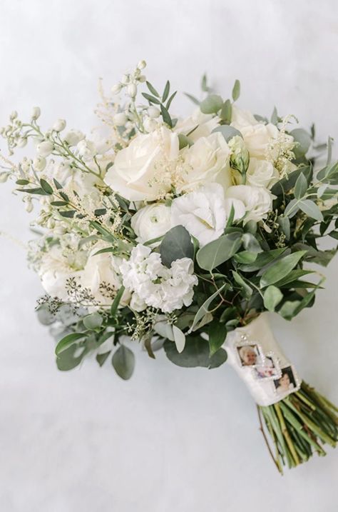 Elegant Wedding Bouquets, Southern Wedding Inspiration, Fresh Wedding Flowers, Wedding Bouquets Bride, Bridal Bouquet Flowers, Cream Wedding, Ivory Flowers, Southern Wedding, Wedding Mood