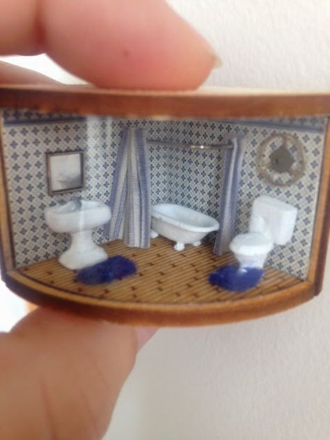 1:144 Scale Micro Dollhouse Miniature Blue bathroom diorama. 1/144 Scale Miniatures, Micro Dollhouse, Doll Furniture Tutorial, Miniature Bathroom, Diy Barbie House, Doll House Crafts, Miniature Rooms, Country Church, Kuala Lumpur Malaysia