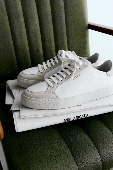 Arigato Sneakers, Axel Arigato Sneakers, Street Beat, Walking Tall, Retro Styles, Axel Arigato, White Trainers, White Sneakers, Business Casual