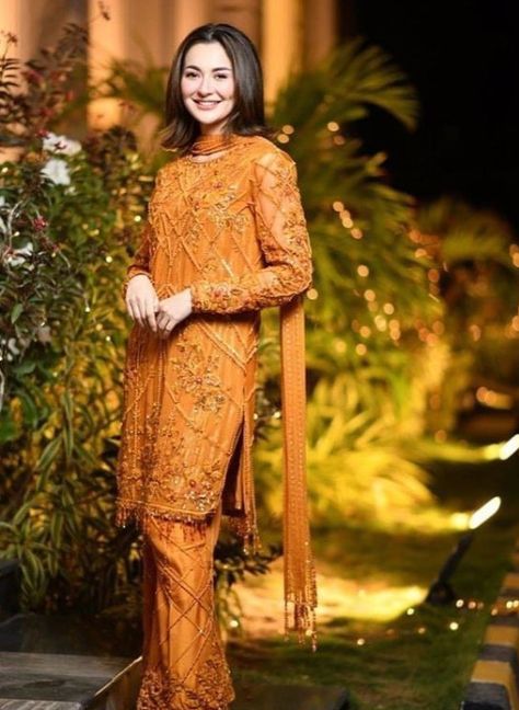 Mehendi Dresses, Mayon Dresses, Celebrities Outfits, Hania Amir, Latest Bridal Dresses, Pakistani Wedding Outfits, Pakistani Fancy Dresses, Beautiful Pakistani Dresses, Pakistani Bridal Dresses