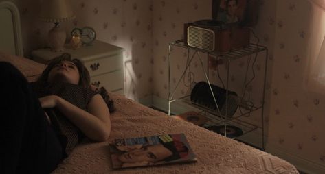 priscilla presley movie sofia copola movie still pink girly cute elvis Priscilla Sofia Coppola, Priscilla Bedroom, Cailee Spaeny Aesthetic, Priscilla + Core + Aesthetic, Priscilla 2023, Movie Bedroom, Sofia Coppola Movies, Cailee Spaeny, Elvis And Priscilla