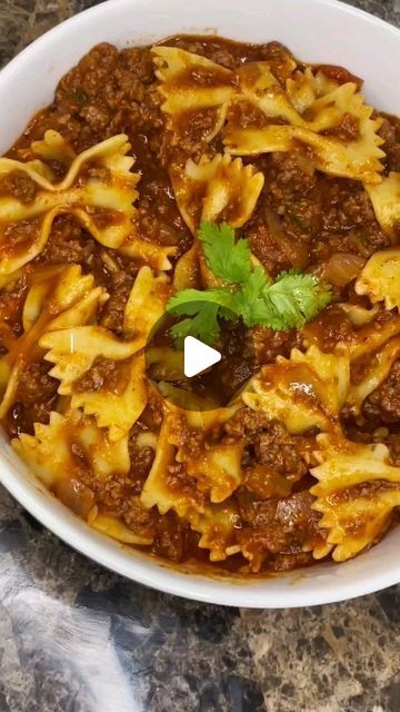 healthy lifestyle on Instagram: "Bow pasta 😋 

Ingredients:
3 pound Ground beef
1 onion 
1 tbsp Ginger garlic paste 
2 tomatoes 
1 can tomato sauce
300g prego (Italian sauce)
Cilantro 
454g bow shaped pasta
.
.
.
.
.
.
#health #healthylifestyle #natural #loseweight #weightlose #bowpasta #italianpastarecipe #easyrecipe #healthydiet #nutrition #delicious #explore" Italian Bowtie Pasta Recipes, Italian Bow Tie Pasta, Creamy Bow Tie Pasta With Sausage, Butternut Squash Bow Tie Pasta, Bow Tie Pasta Bolognese, Bow Pasta, Can Tomato Sauce, Shaped Pasta, Ginger Garlic Paste