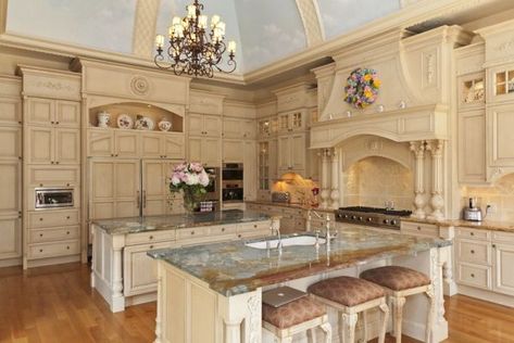 fairy-tale kitchen :) Royal Kitchen, Scandinavian Design Living Room, Oakville Ontario, Mansions For Sale, Living Room Scandinavian, Expensive Houses, Mansions Luxury, Classic Kitchens, Cabinets Kitchen