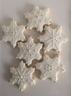 Snowflake Cookies Decorating, Biscuit Icing, Design Cookies, Snowflake Sugar Cookies, Snowflake Sugar, Christmas Sugar Cookies Decorated, White Cookies, Cute Christmas Cookies, Snowflake Cookies