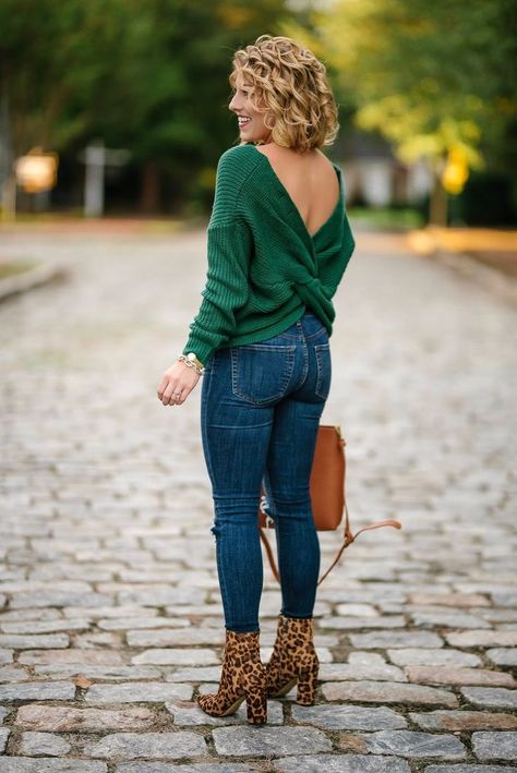 Leopard + Emerald Green for Fall: Under $60 Twist Back Sweater - Something Delightful Blog Looks Country, Dresses Australia, Pullover Outfit, Fall Wear, Green Outfit, Green Sweater, Kelly Green, Fall Winter Outfits, Look Chic