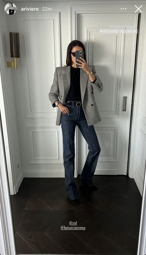 Sophisticated Tomboy Style, Sophisticated Outfits Classy Chic Street Styles, Dark Wash Jeans Outfit Winter, Business Casual Outfit, Best Winter Outfits, Corporate Fashion, Classy Work Outfits, Midi Skirts, Street Style Chic