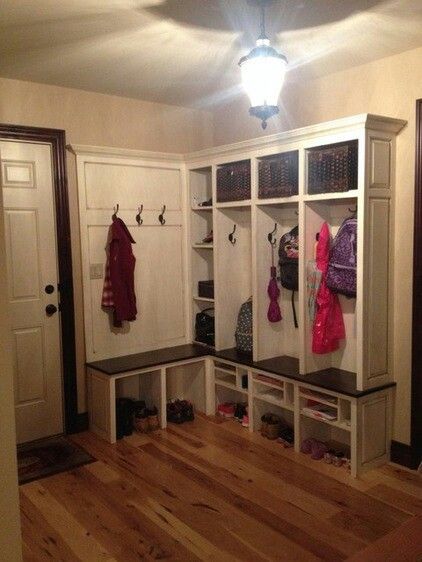 L shaped cubbies for the mud room. Hallway Storage Ideas, Mudroom Cubbies, Diy Locker, Hall Trees, Mud Room Entry, Mudroom Lockers, Mudroom Organization, Mudroom Entryway, Mudroom Decor