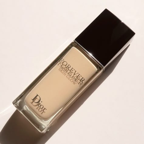 Dior Forever Glow Foundation, Dior Forever Skin Glow Foundation, Dior Foundation Forever, Dior Skin Glow Foundation, Dior Glow Foundation, Dior Foundation Aesthetic, Foundation Aesthetic, Base Dior, Luxury Foundation