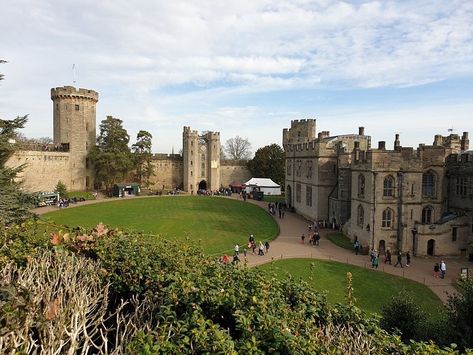 Warwick England, Castle Interior, Castles To Visit, Warwick Castle, English Castles, Castles Interior, Iconic Landmarks, Virtual Tour, Summer Season