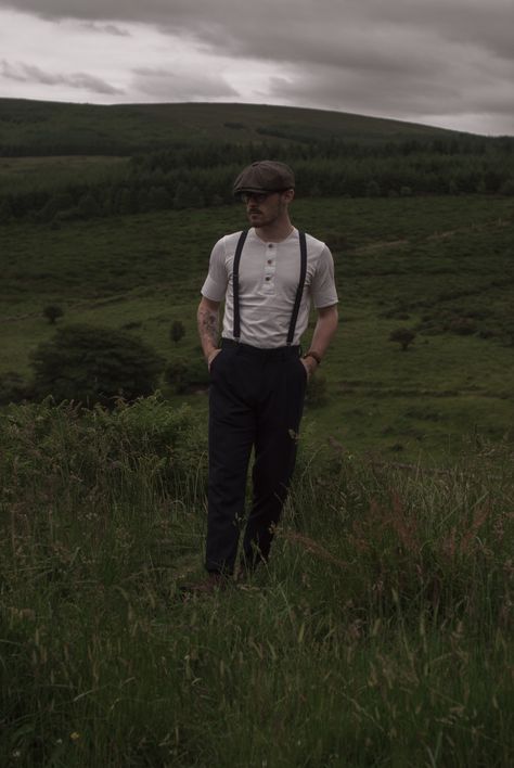 Damien Broderick The garrison tailors  Official Peaky Blinders 1920s style Peaky Blinders Mens Style, Pesky Blinders Outfit Men, Speakeasy Mens Fashion, Peaky Blinders Style Man, 50s Style Men Casual, Beaky Blinder Style, Peaky Blinders Aesthetic Fashion, Peaky Blinders Outfits Men, 1920s Aesthetic Men