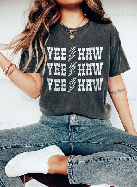 This Yee Haw Shirt is perfect for any occasion! This western-style shirt features a vintage Texas design with "Yee Haw" printed across the front. The shirt is Comfort Colors and has a boho cowgirl feel. It's the perfect outfit for a Nashville bachelorette or any other southern event. The shirt also features a lightning bolt design and is sure to turn heads! Build Character, 50th Birthday Shirts, Mama T Shirt, Country Shirts, Comfort Colors Shirt, Funny Mom, Fan Shirts, Concert Tees, Comfort Colors Tee