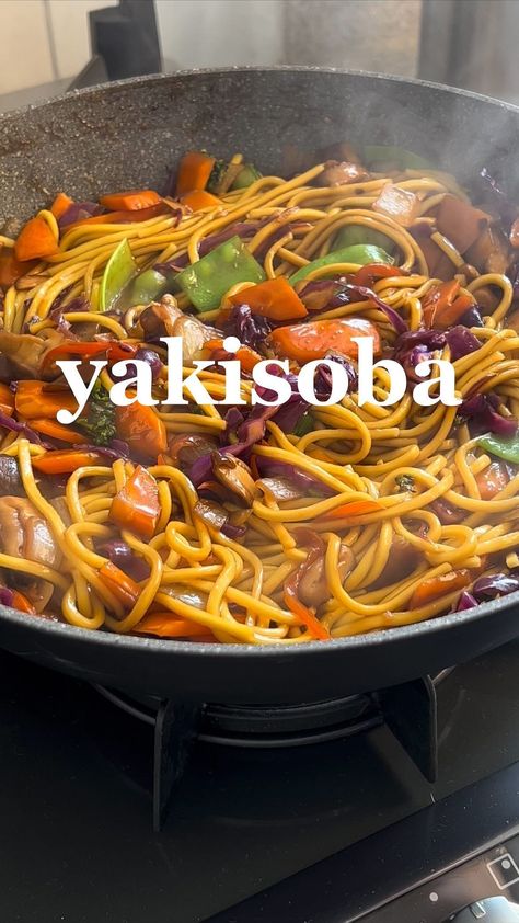 Usando essa Wok Ballarini da @toolboxloja (ótimo custo-benefício, mesmo) preparei um delicioso Yakisoba com vegetais bem rápido e prático… | Instagram October 5, Asian Recipes, On Instagram