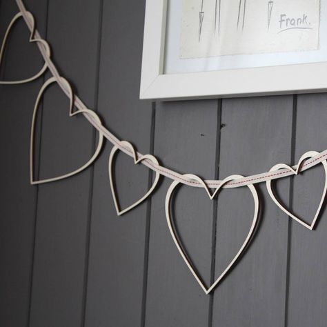 Christmas Bunting Ideas, Heart Decorations Diy, Neutral Valentines Decor, Boho Wallpapers, Wooden Hearts Crafts, Wooden Garland, Diy Outdoor Weddings, Diy Valentine's Day Decorations, Valentines Inspiration