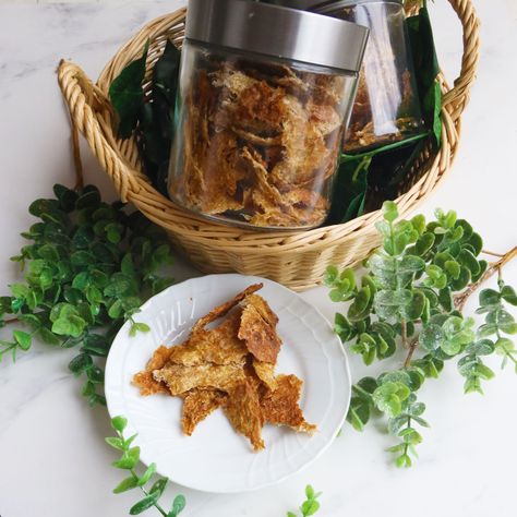 Pineapple Pulp Chips: A Deliciously Sustainable Snack Healthy Chips, Gluten Free Vegetarian Recipes, Fruit Salad Easy, Healthy Snack Options, Recipes Appetizers And Snacks, Dinner Appetizers, Homemade Granola, Reduce Food Waste, Vegetarian Recipes Easy