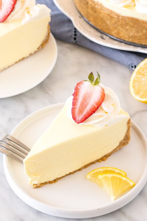 This easy jello cheesecake is completely no-bake and perfect for summer! You'll love the tangy, creamy filling and graham cracker crust. Sf Jello Cheesecake Recipes, Recipes With Lemon Jello, Jello No Bake Cheesecake Recipes, Jello Cheesecake Recipes, Cheesecake With Gelatin, Jello No Bake Cheesecake, Cheesecake Jello, Jello Cheesecake, Cheesecake With Whipped Cream