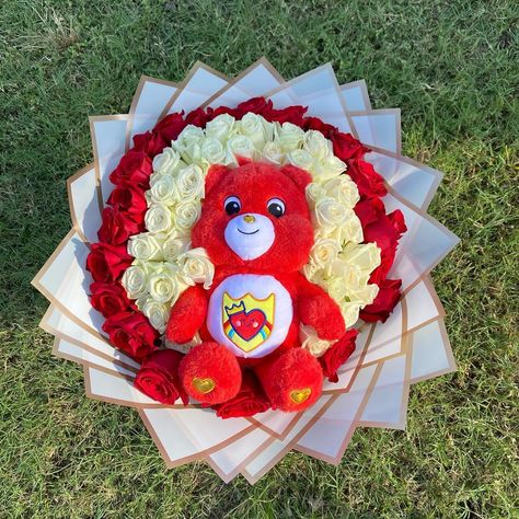 50 ct care bear bouquet 💐 • • #explore #explorepage #exploremore #rosas #rosas #ramo #ramos #ramobuchon #rosasrojas #flores #flowers #flowerbouquet #bouquet #bouquetofflowers #florist Bear Bouquet, Ribbon Bouquet, Care Bear, Flowers Bouquet, Florist, Small Business, Ribbon, Flowers, Quick Saves