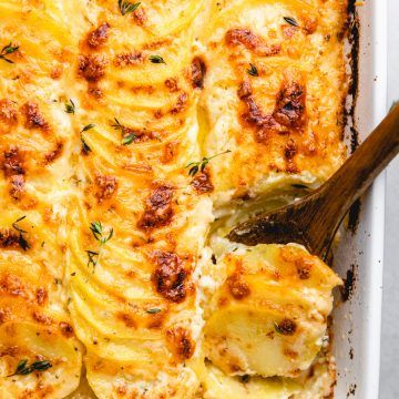 Gruyere Potatoes Au Gratin - Veronika's Kitchen Gruyere Potatoes, Gruyere Scalloped Potatoes, Au Gratin Potatoes Recipe, Gratin Potatoes Recipe, Au Gratin Potatoes, Potatoes Baked, Gratin Potatoes, Coconut Balls, Bread Dip