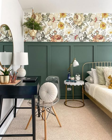 Welcome To Our Nest, Ideas Crafts Diy, Green Accent Walls, Green Board, Board And Batten Wall, Dekorasi Kamar Tidur, Accent Wall Bedroom, Green Walls, Crafts Diy Projects