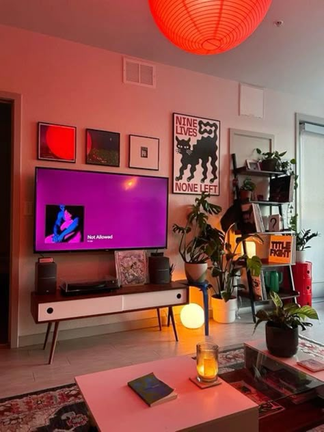 Chill Interior Design, Living Room Designs Apartment Colorful, Tv Stand Bedroom Aesthetic, Television Decor Ideas, Edgy Living Room Aesthetic, Entertainment Center Aesthetic, Rock Apartment Aesthetic, Living Room Designs Retro, Tv Set Up Aesthetic