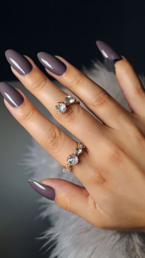 Nails Inspo For Fall, Autumn Nail Trends 2024, Purple Black Nails Ideas, Nail 2024 Autumn, Autumn Nails 2024 Trend, Fall Nail Colors For Fair Skin, Nails 2024 Fall Trends, Nails Autumn 2024 Trends, Autumn Nail Colours 2024