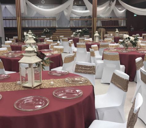 Burgundy And Gold Tables, Burgundy Table Linens Wedding, Burgundy Table Cloth Wedding Reception, Burgundy Quinceanera Decorations, Burgundy Table Cloth With Gold Runner, Burgundy Table Runner Round Table, Rose Gold Table Setting, Wedding Wine Table, Gold Sequin Tablecloth