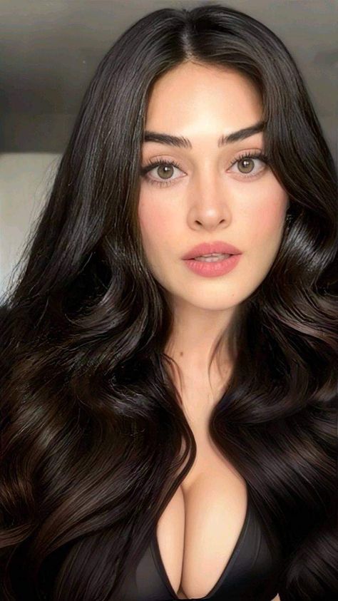 Esra Bilgic Aesthetic, Ersa Bilgic, Esra Bilgic Hot, Cleavage Outfit, Magical Eyes, Katie Kugis, Turkey Actress, Rich Women Lifestyle, Agatha Harkness