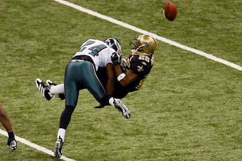 Sheldon Brown Lights Up Reggie Bush One of the HARDEST HITS in the history of the NFL !! SheldonBrown Vs ReggieBush Famous Football Players, Coaches Quotes, Football Hits, Reggie Bush, Nfl Football Pictures, Go Eagles, Nfl Championships, Philadelphia Eagles Football, Adidas Wallpapers