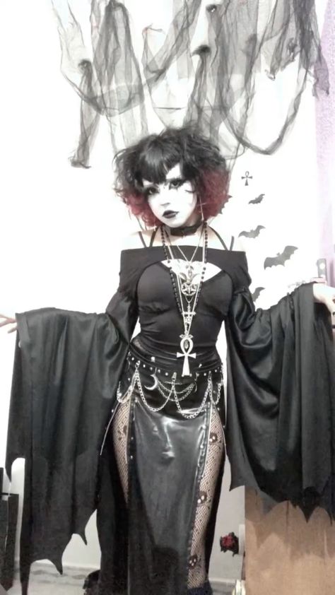 #tradgoth Trad Goth Outfits Women, Goth Pastel Outfits, Trade Goth, Mopey Goth, Goth Outfit Inspiration, Trad Goth Outfits, Goth People, Dark Gothic Fashion, Goth Ideas