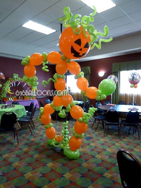 Balloon Pencil Tutorial, Balloon Spiders Halloween, Halloween Ballon Decor, Halloween Balloon Arches, Halloween Ballon Arc, Halloween Balloon Bouquet, Halloween Balloon Columns, Fall Balloon Decor, Balloon Halloween Decorations