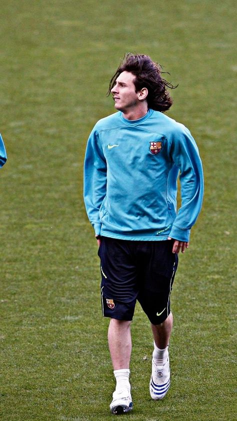 Messi Vintage Wallpaper, Messi Vintage, Cristiano Ronaldo Training, King Messi, Young Messi, Barcelona Training, Messi Pictures, Fc Barcelona Wallpapers, Lionel Messi Fc Barcelona